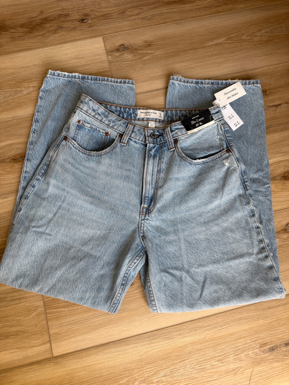 NWT Abercrombie & Fitch Women’s Loose High Rise Curve Love Jeans Size 4/27 Short